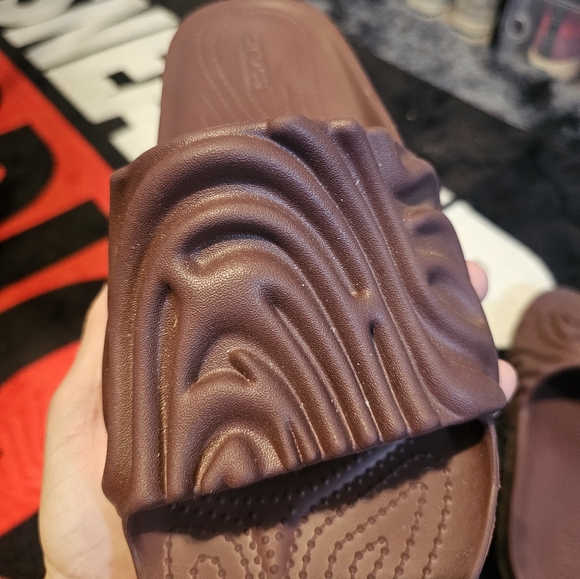 Salehe Bembury slides - Picture 6 of 6